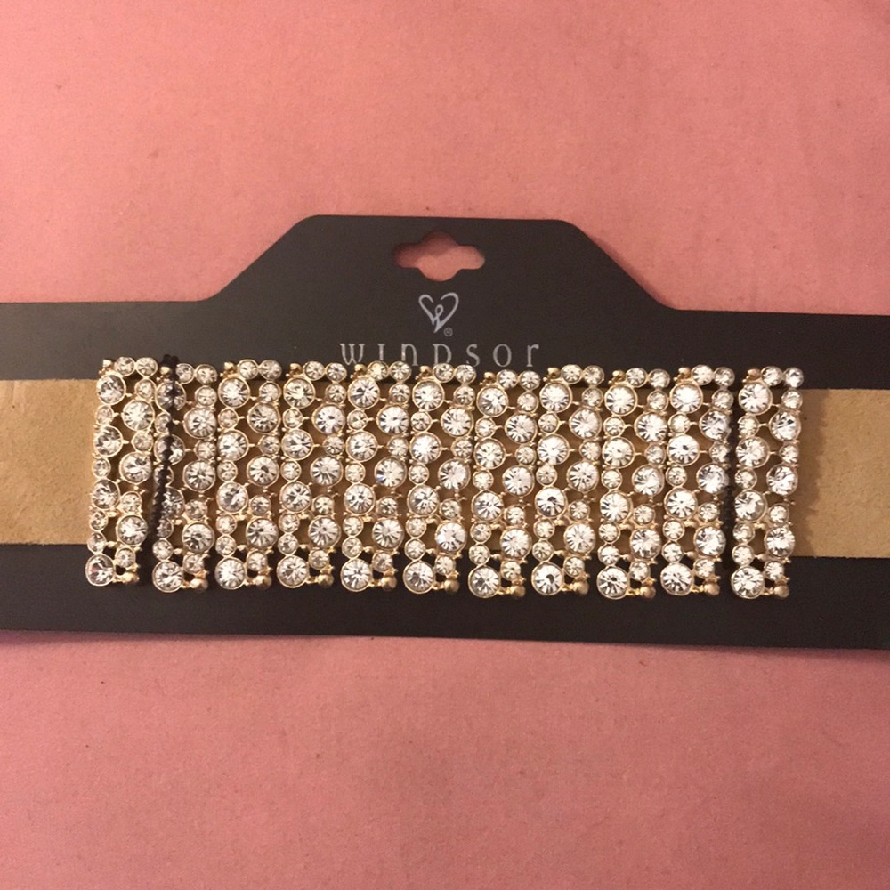 Brand new choker